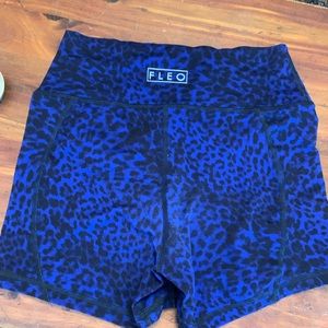 Size large high rise Fleo shorts EUC